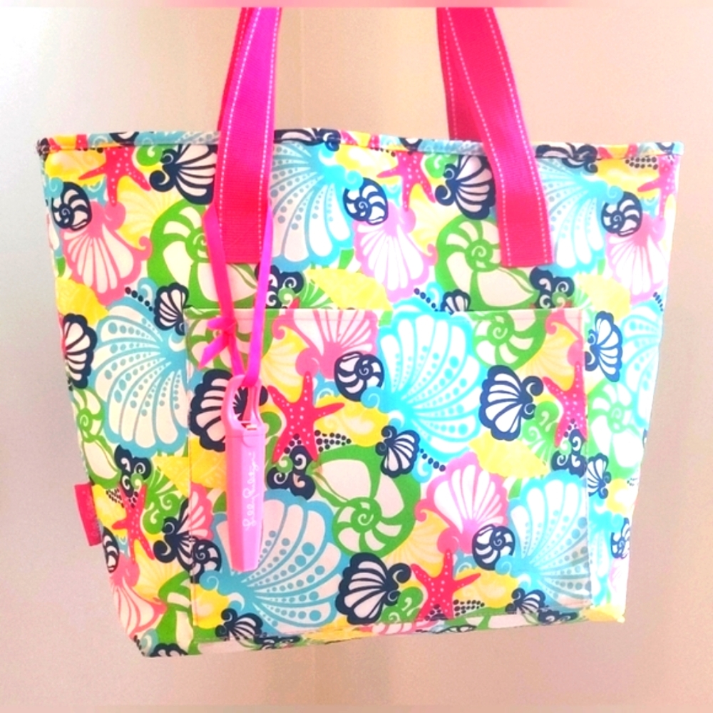 NWOT LILLY PULITZER LARGE COOLER With beverage opener.